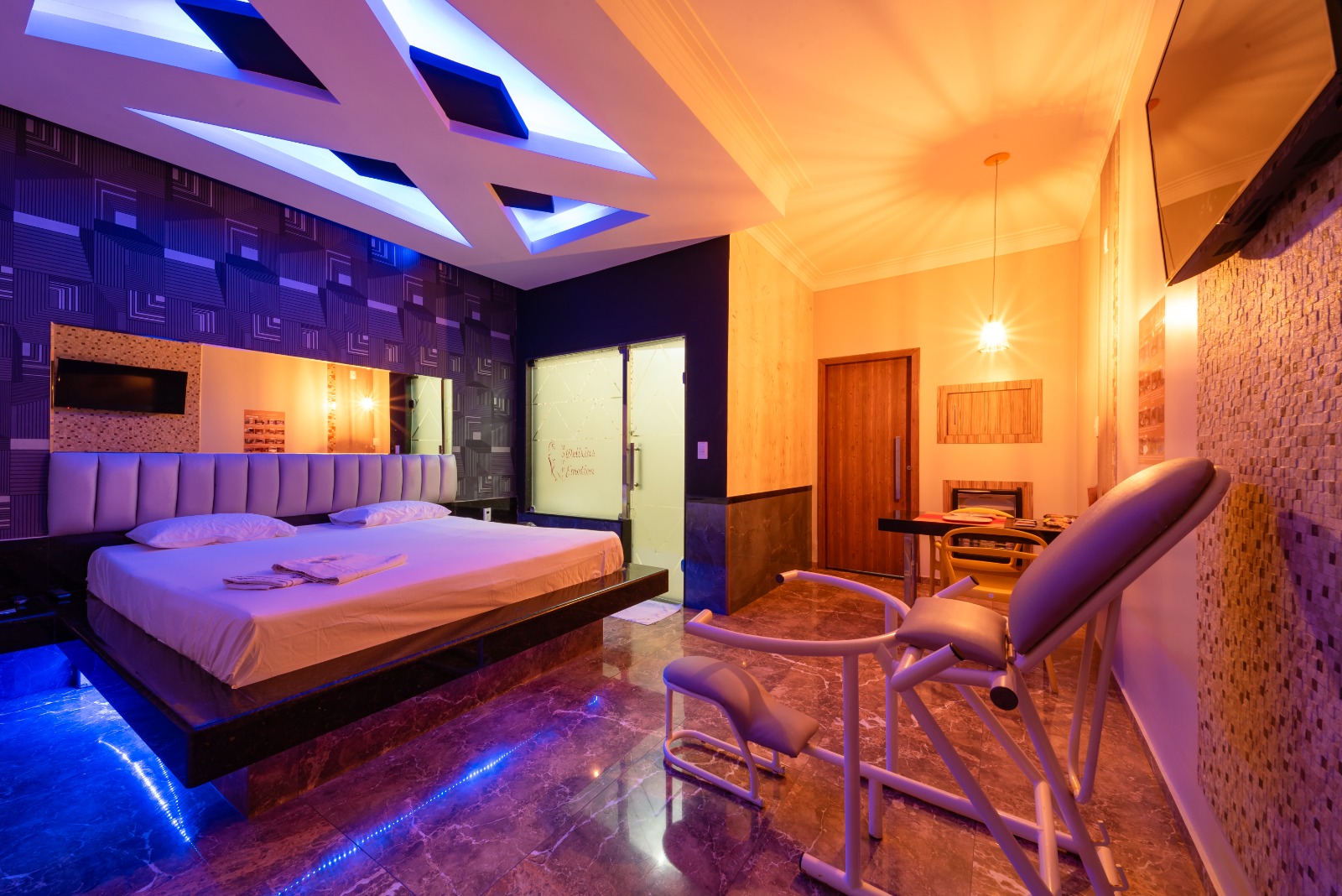 Delirius - Delirius Motel Emotion (1)