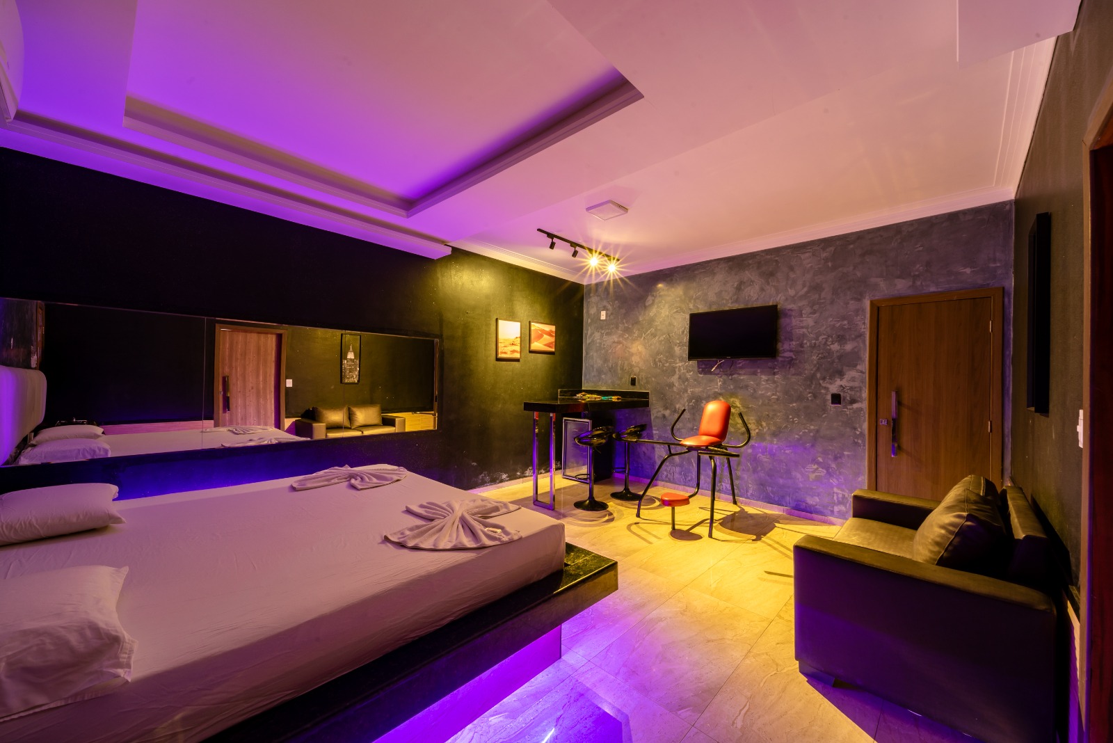 Madnes - Delirius Motel Emotion (5)